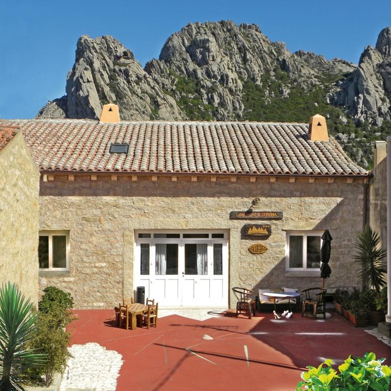 Antica Dimora La Corona San Pantaleo Exterior photo