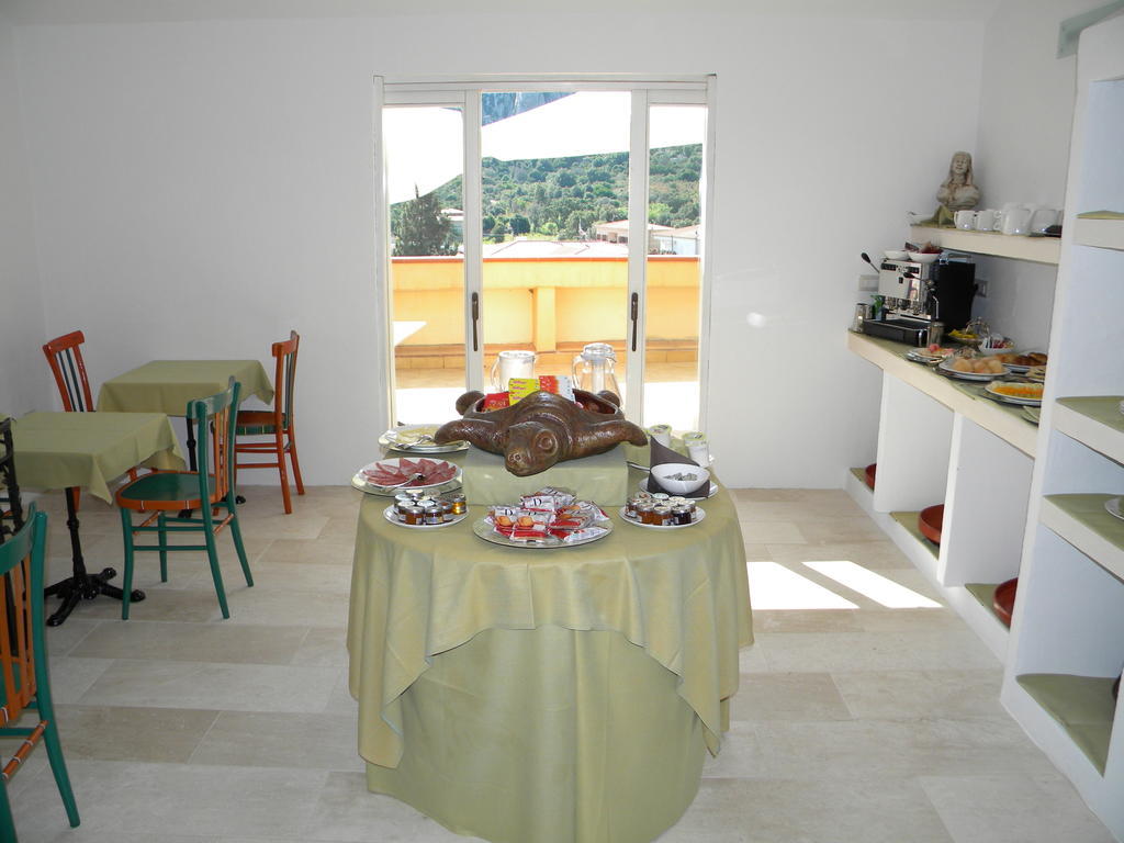 Antica Dimora La Corona San Pantaleo Exterior photo