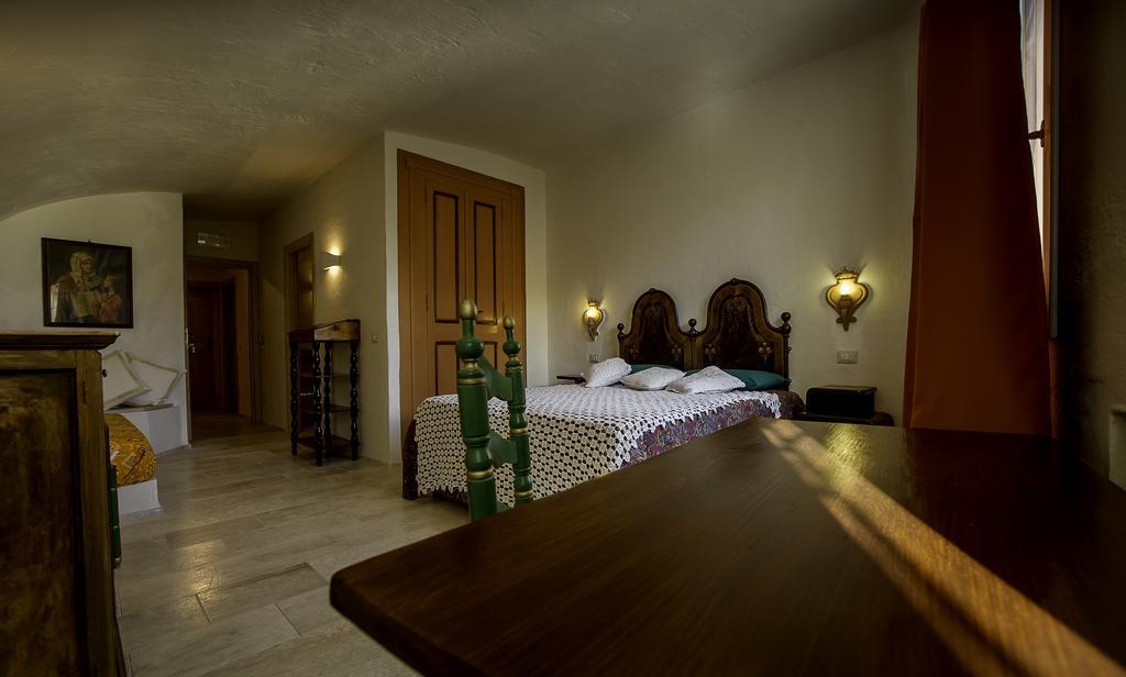 Antica Dimora La Corona San Pantaleo Room photo