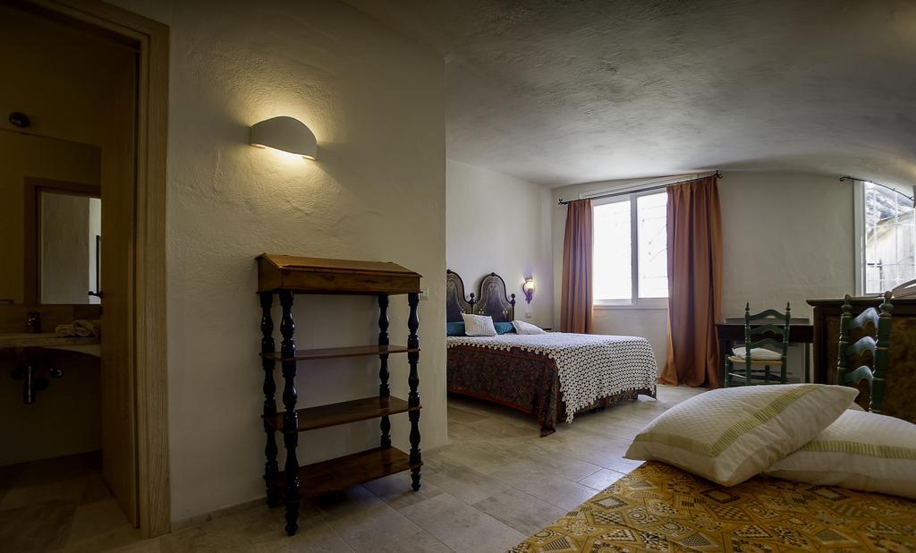 Antica Dimora La Corona San Pantaleo Room photo