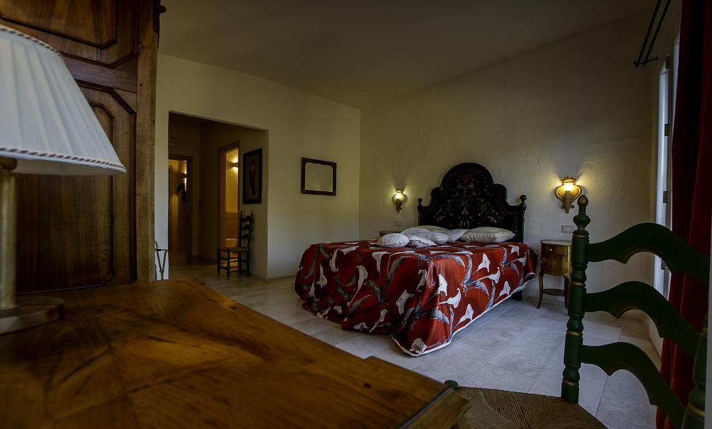 Antica Dimora La Corona San Pantaleo Room photo
