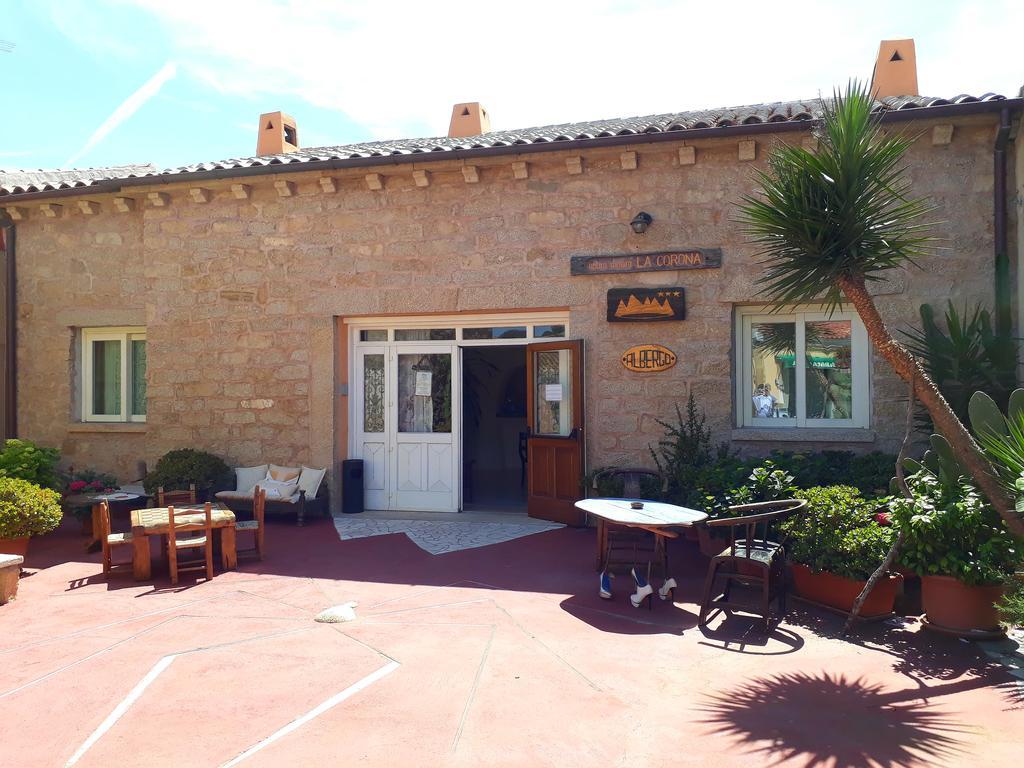 Antica Dimora La Corona San Pantaleo Exterior photo